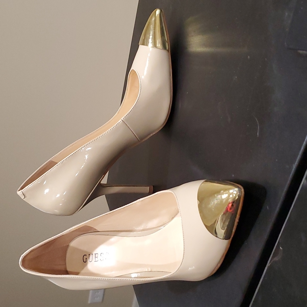 GUESS Nude Pumps with Gold Toe Cap - Size 10
